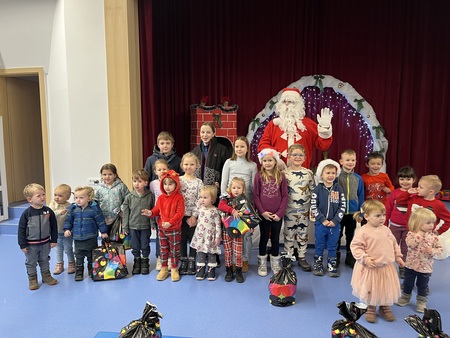 Božiček je tudi letos obdaril pridne otroke v Šmartnem ob Dreti.